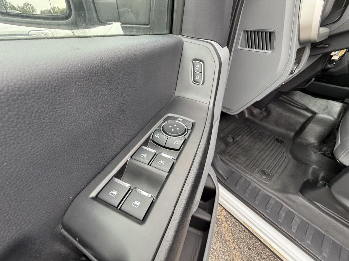 2025 Ford F-550-18