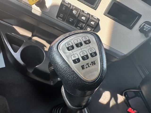 2021 Freightliner Cascadia 126" Sleeper Cab photo 2