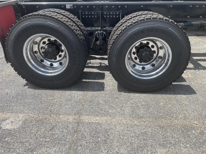 2026 Peterbilt 548-8