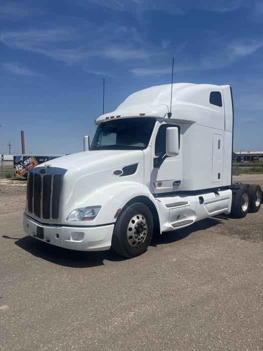 2022 Peterbilt 579 photo 2