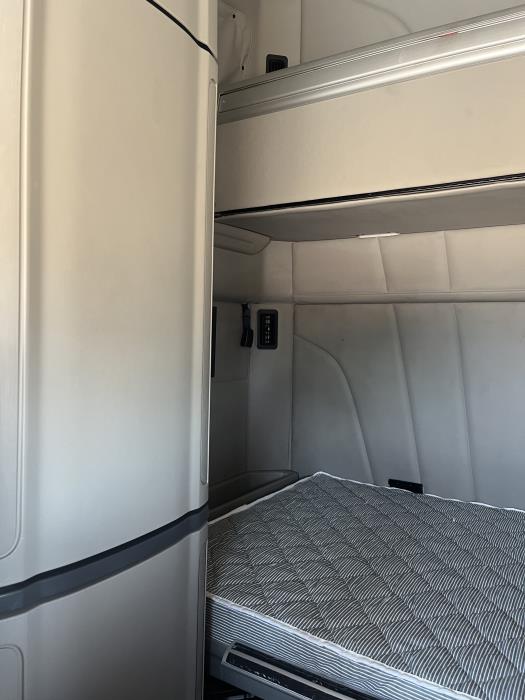 2022 Peterbilt 579-7