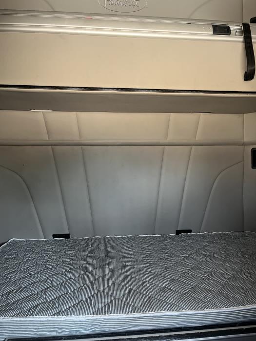 2022 Peterbilt 579-9