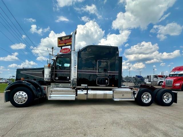 2022 Kenworth W900L-2
