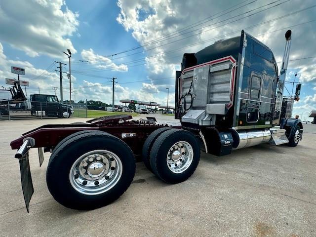 2022 Kenworth W900L-4