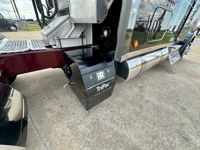 2022 Kenworth W900L-8