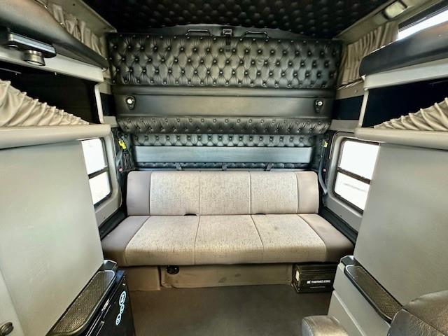 2022 Kenworth W900L-18