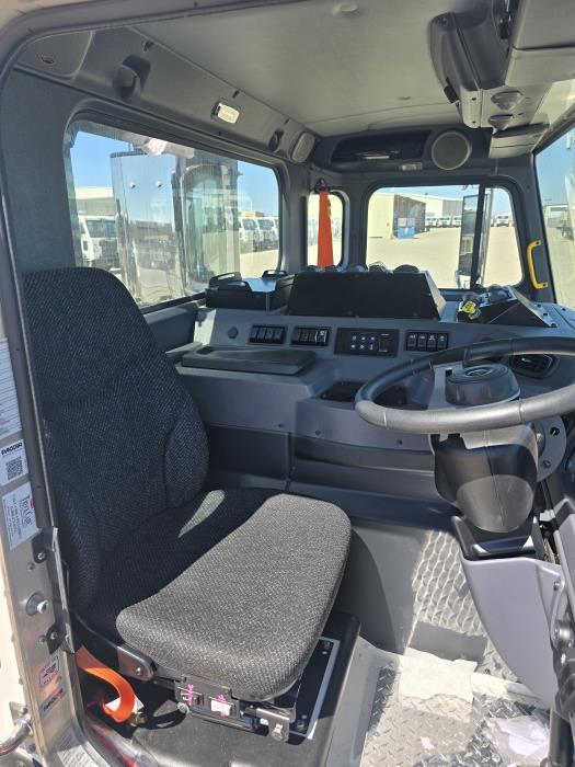 2026 Peterbilt 520-8