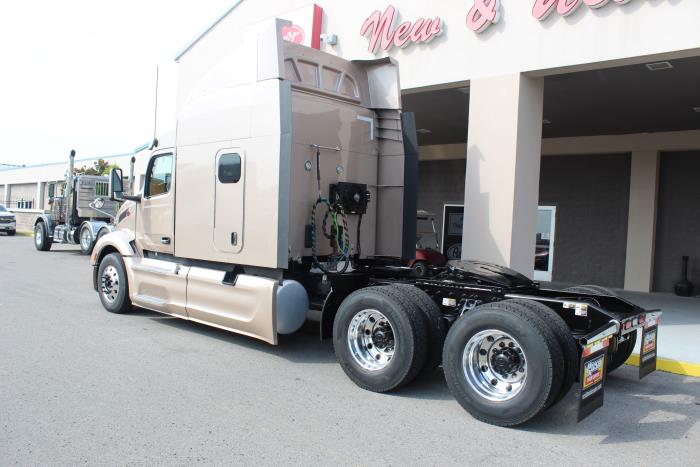 2023 Peterbilt 579-4