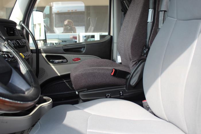 2023 Peterbilt 579-10