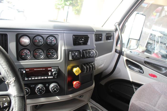 2023 Peterbilt 579-12