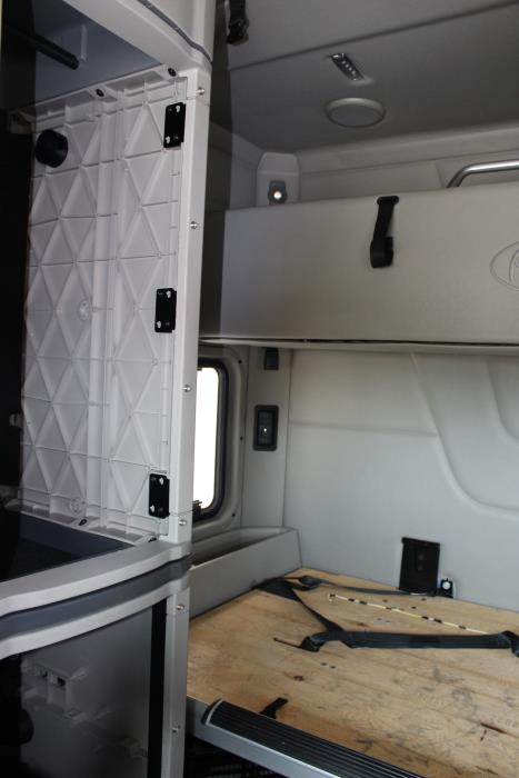 2023 Peterbilt 579-17