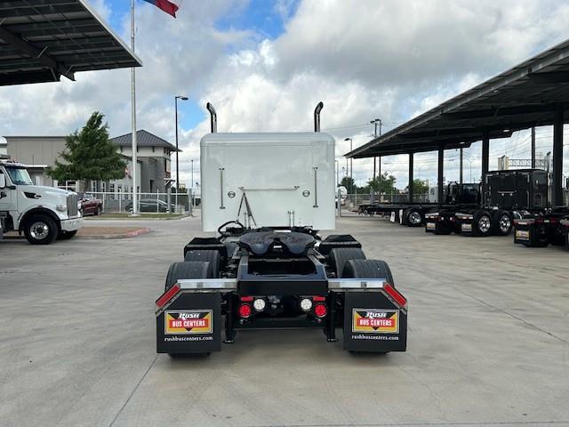 2023 Peterbilt 389-4