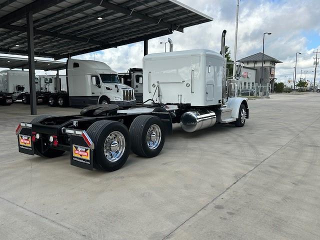 2023 Peterbilt 389-5