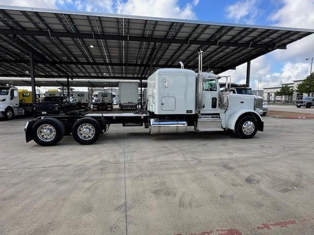 2023 Peterbilt 389-6