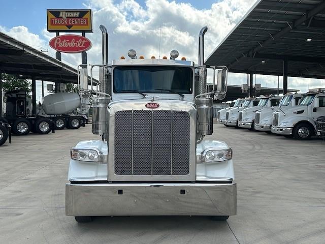 2023 Peterbilt 389-8