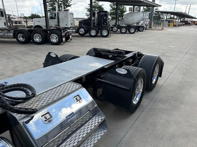 2023 Peterbilt 389-10