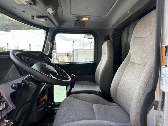 2023 Peterbilt 389-11