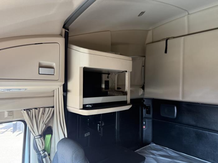 2023 Kenworth T680-8