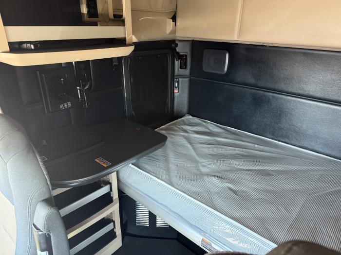 2023 Kenworth T680-9