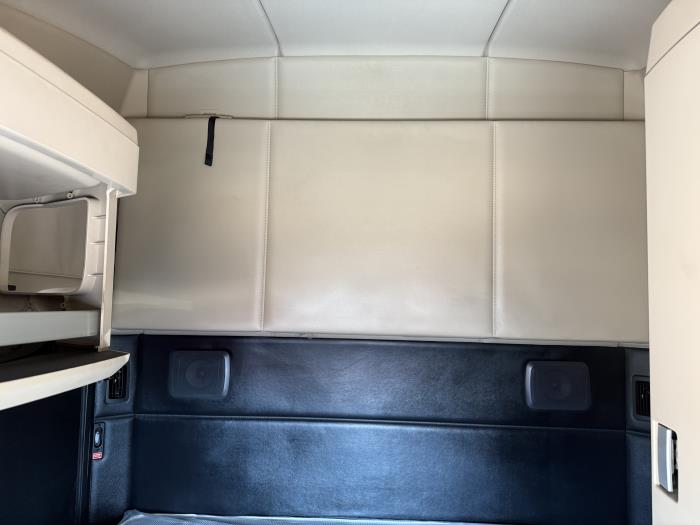 2023 Kenworth T680-10