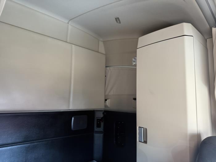 2023 Kenworth T680-11