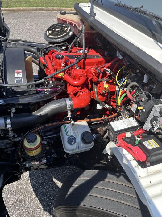 2019 Freightliner Business Class M2 106-4