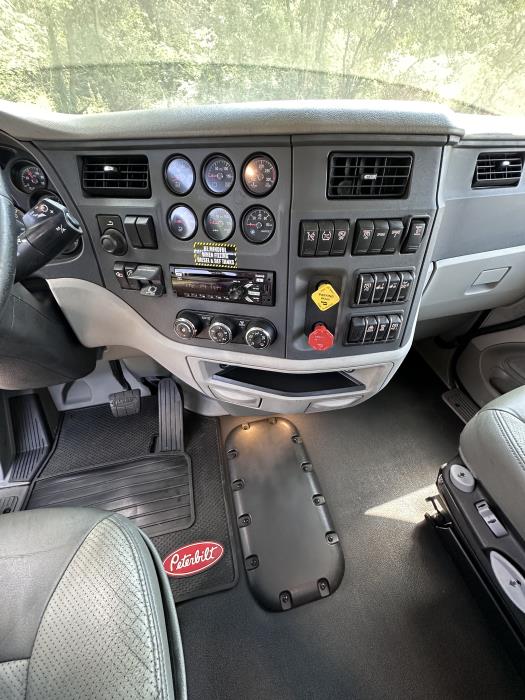 2021 Peterbilt 579-13