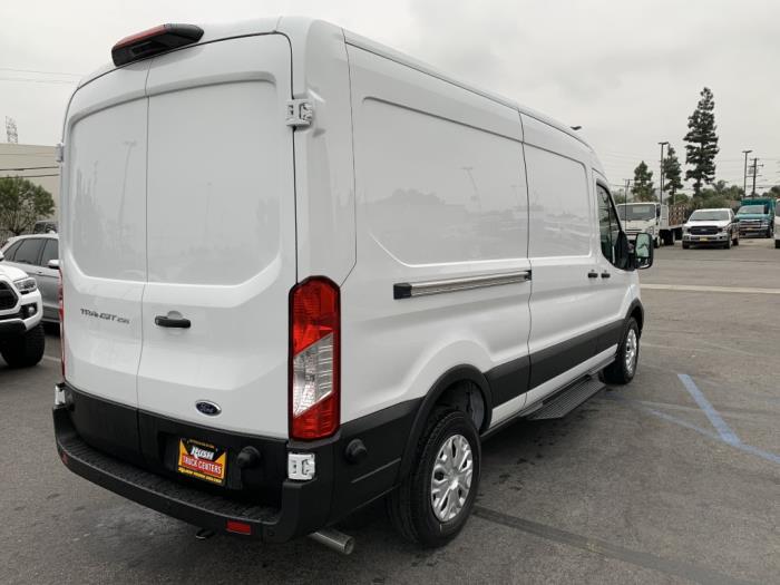 2025 Ford Transit-250-5