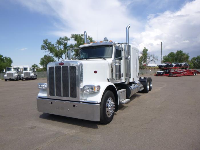 2023 Peterbilt 389 photo 2