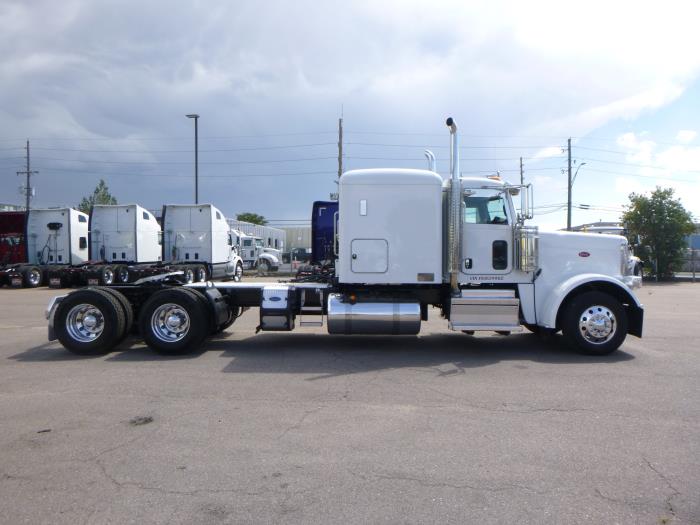 2023 Peterbilt 389-5