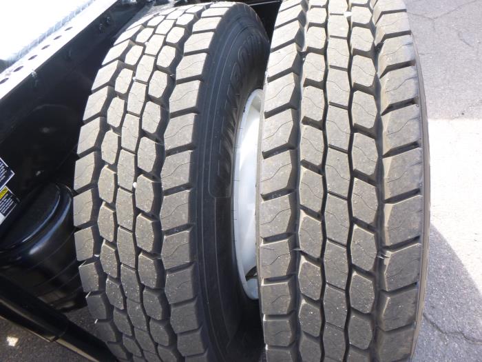 2023 Peterbilt 389-8