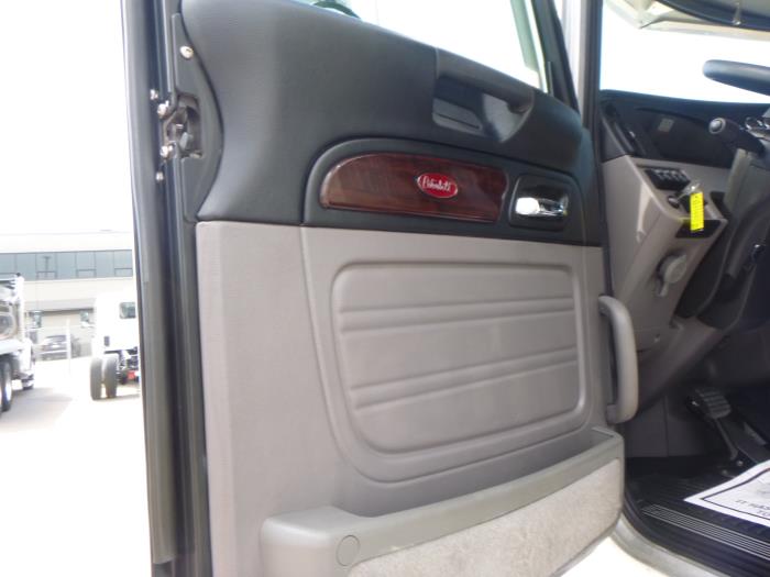 2023 Peterbilt 389-11