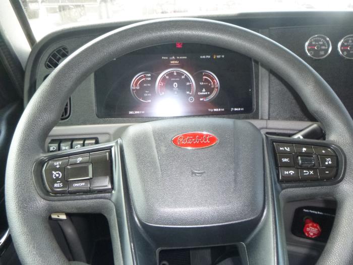 2023 Peterbilt 389-15