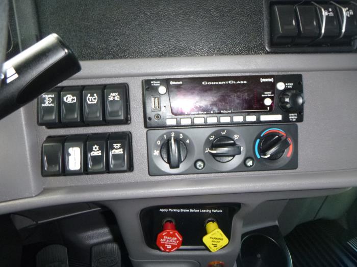 2023 Peterbilt 389-16