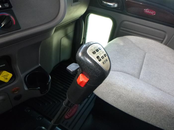 2023 Peterbilt 389-18