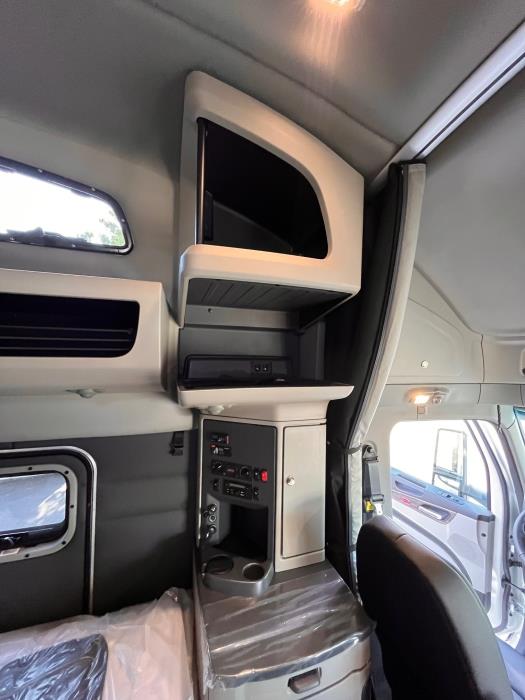 2026 Peterbilt 579-24