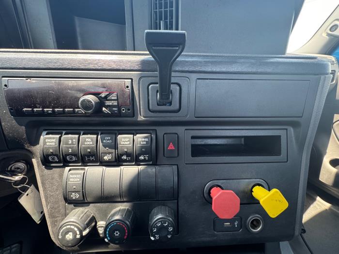 2019 International RH613-16