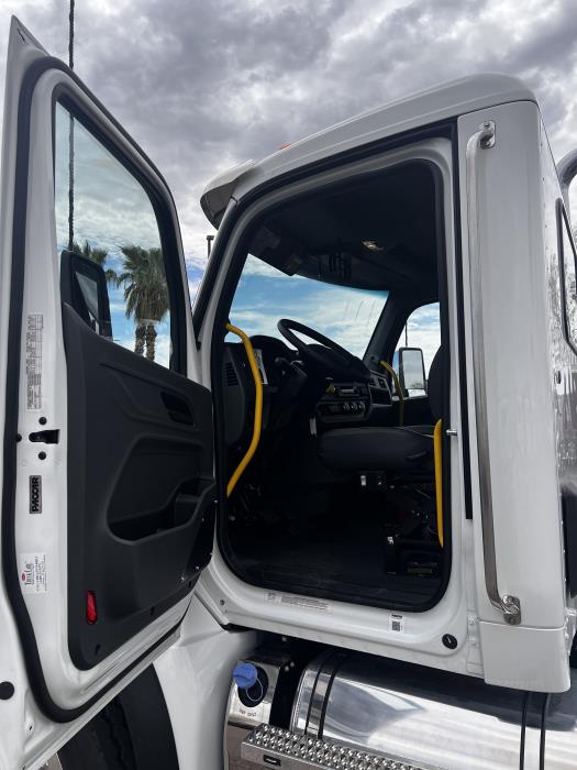 2026 Peterbilt 548-12