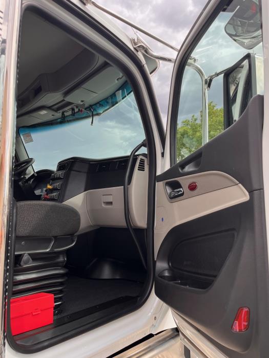 2026 Peterbilt 589-18