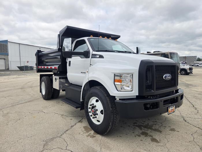 2025 Ford F-750-4
