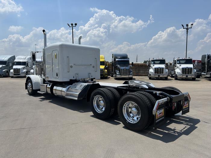 2023 Peterbilt 389-3