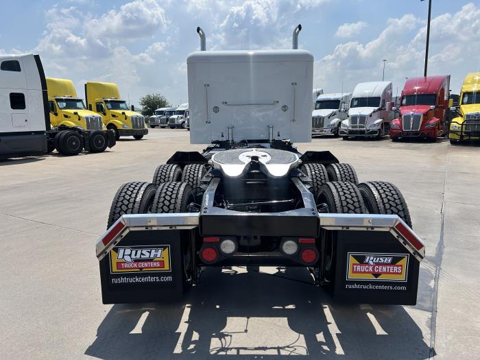 2023 Peterbilt 389-4