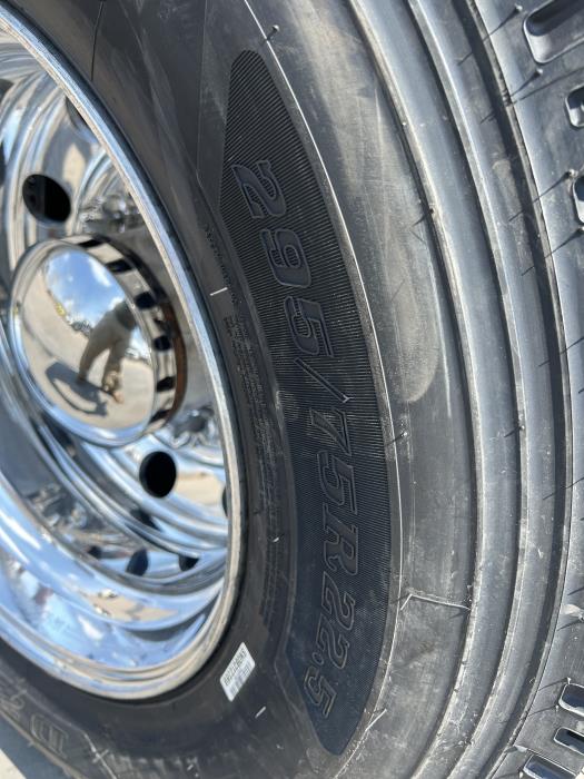 2023 Peterbilt 389-9