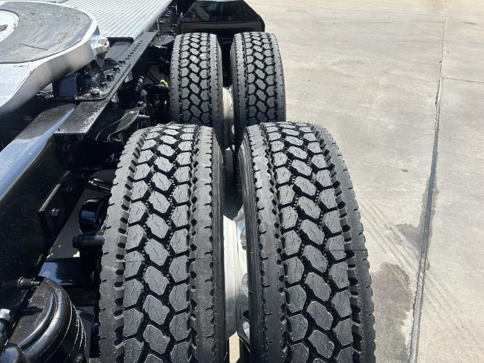 2023 Peterbilt 389-11