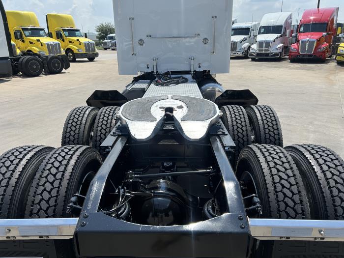 2023 Peterbilt 389-13