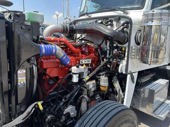 2023 Peterbilt 389-17