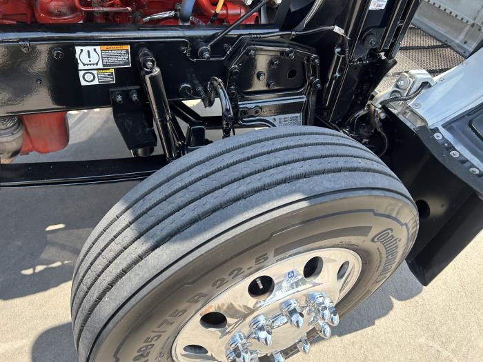 2023 Peterbilt 389-22