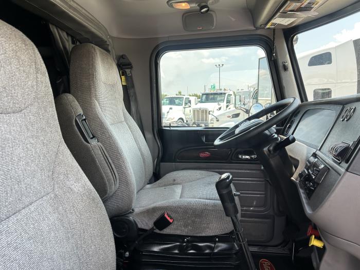 2023 Peterbilt 389-24
