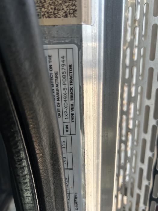 2023 Peterbilt 389-27