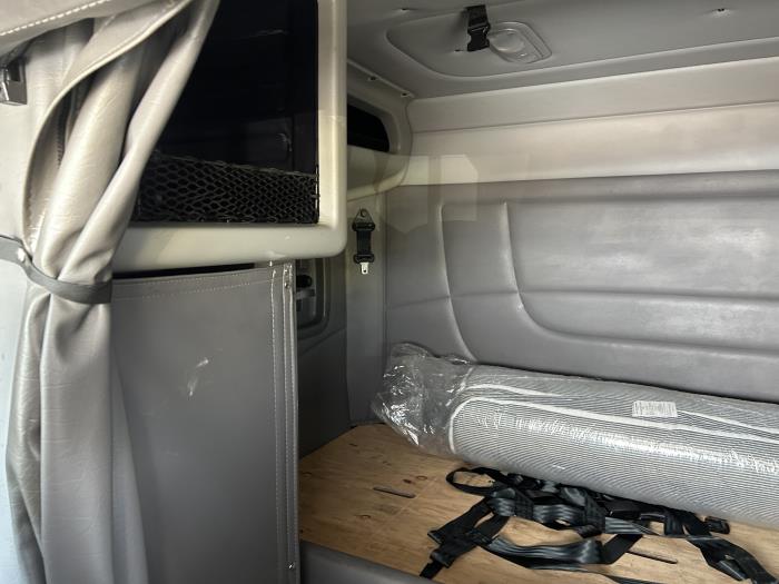 2023 Peterbilt 389-29